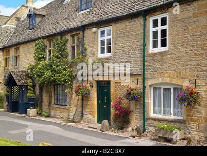 A row of pretty terraced cottages in Stow-on-the-Wold Stock Photo