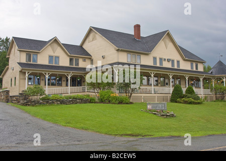 Willoughvale Inn on the shores of Lake Willoughby, Westmore Vermont Stock Photo