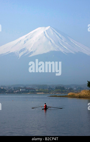 Canoeing in Lake Kawaguchiko scenic Mt Fuji background Yamanashi Japan ...