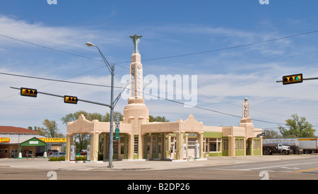 Texas Historic Old Route 66 Shamrock Tower Building U Drop Inn gas station coffee shop built 1936 in art deco style Stock Photo