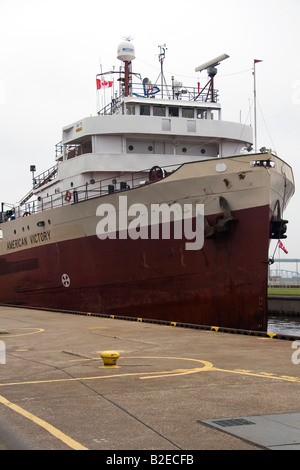 American Victory freighter in the Soo Locks at Sault Ste Marie Michigan Stock Photo