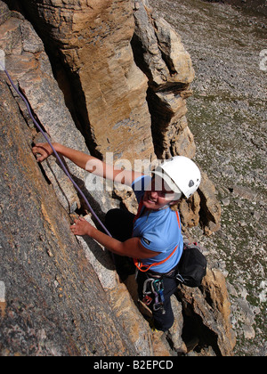 Smiling woman climbing the Tafelberg frontal, using a traditional climb Stock Photo