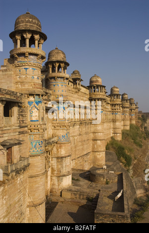 View of the bastions of the massive Gwalior Fort. It was built by Raja Man Singh of the Tomar dynasty. Madhya Pradesh, India Stock Photo