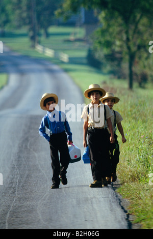 Amish children in traditional plain clothing on their way home from school Stock Photo