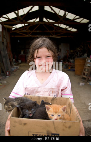 Young girl in rural Iowa, holding box of new kittens, Iowa, USA Stock Photo