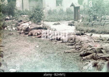 events, Second World War / WWII, war crimes, bodies of shot Ukrainians, court of the NKVD prison, Lviv, Ukraine, 1.7.1941, Stock Photo