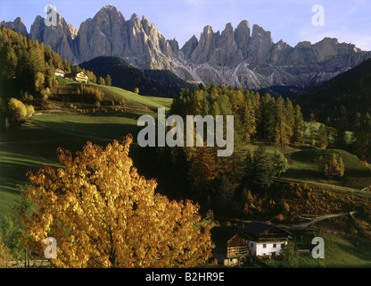 geography / travel, Italy, South Tyrol, Dolomites, St. Magdalena in Villnoess Valley, Mount Geisler and Mount Fermeda towers, au Stock Photo