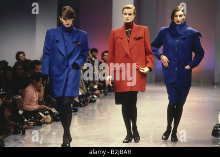 fashion, 1980s, mannequins, wearing jackets, full length, on catwalk, autumn winter, by Christian Dior, Paris, 1985, Stock Photo