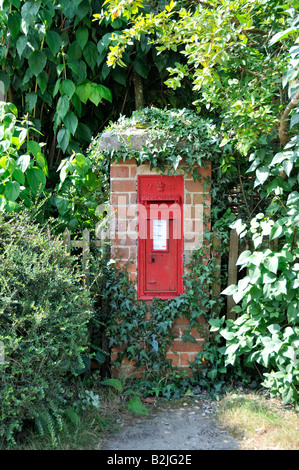 Longstock Hampshire England Victorian pre 1901 letter box built into a brick pillar and still in use Stock Photo