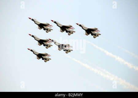 The US Air Force Thunderbirds Air Demonstration Squadron Thunderbirds USAF F-16 jets put on an exhibition in Rochester, NY. USA. Stock Photo