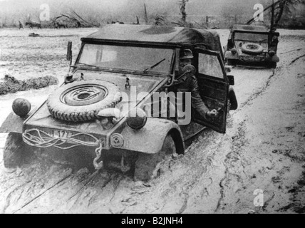 events, Second World War / WWII, Russia 1942 / 1943, German Volkswagen stuck in the mud, spring 1942, soldiers, Wehrmacht, Eastern Front, Germany, USSR, Soviet Union, 20th century, historic, historical, vehicle, Kübelwagen, people, 1940s, Stock Photo