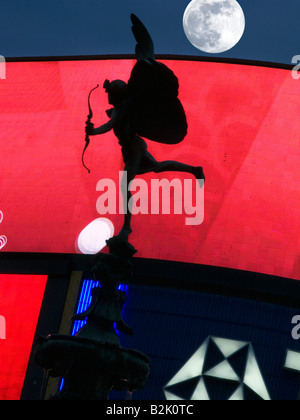 EROS STATUE SHAFTSBURY MEMORIAL FOUNTAIN (©ALFRED GILBERT 1893) PICCADILLY CIRCUS WEST END LONDON ENGLAND UK Stock Photo