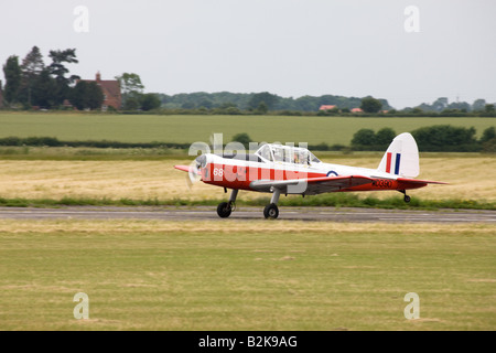 DeHavilland (Canada) DHC-1 Chipmunk 22 T10 WD390 68 G-BW*** taking-off from Wickenby Airfield Stock Photo