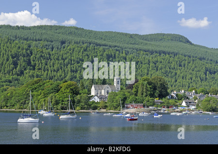 The village of Kenmore at the East end of Loch Tay Perthshire With Forrested Drummond Hill behind Stock Photo