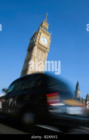 BLACK TAXI CAB (©LONDON TAXI COMPANY 2008) BIG BEN PARLIAMENT SQUARE LONDON ENGLAND UK Stock Photo