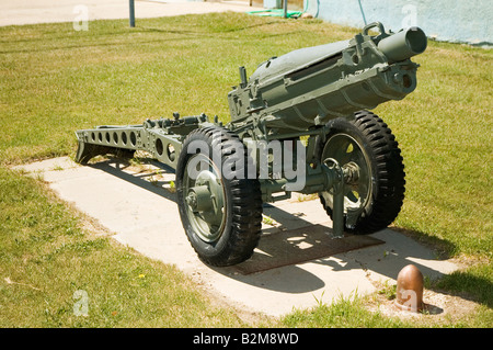 75 mm Pack Howitzer M8 on display Stock Photo