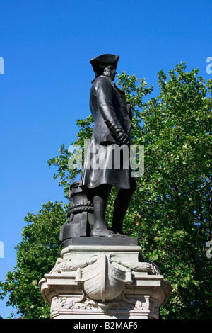 Bronze statue of Captain Cook by Sir Thomas Brock situated on the Mall by Admiralty Arch in London Stock Photo