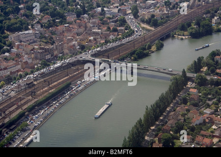 Barges travelling down the River Seine at Villeneuve-Saint-Georges, Paris Stock Photo
