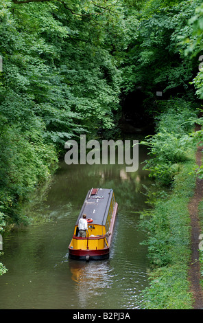 Narrowboat approaching Wasthill Tunnel on the Worcester and Birmingham Canal, Worcestershire, England, UK Stock Photo
