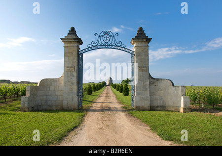 Saint-Emilion - Entrance gates to the famous Chateau Balestard La Tonnelle vineyard, Bordeaux, France Stock Photo