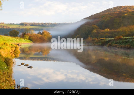 Early Morning Mist over River Wye,Wye Valley, Monmouthshire, Wales with Autumn colours on the trees, offas Dike. Stock Photo