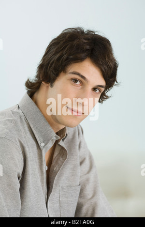 Young man smiling at camera, head shot Stock Photo - Alamy