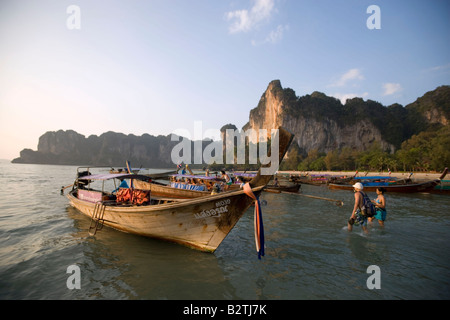 Boats anchoring at Hat Rai Leh, Railey West, Laem Phra Nang, Railay, Krabi, Thailand, after the tsunami Stock Photo