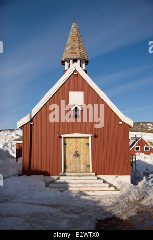 The traditional little red-painted wooden church in the village of Ittoqqortoormiit, Scoresbysund, East Greenland Stock Photo