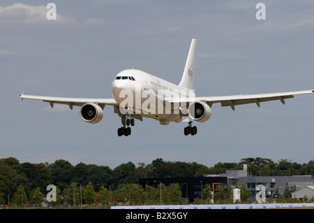 Airbus A310 EADS Air Refuelling tanker coming in to land Farnborough Air Show 2008 Stock Photo