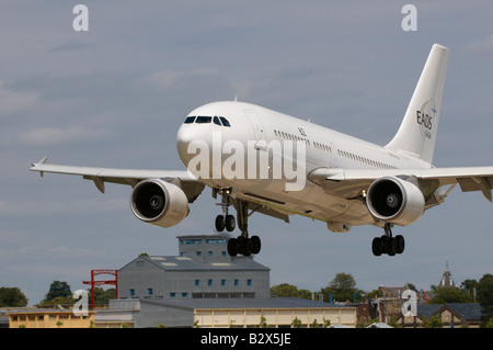 Airbus A310 EADS Air Refuelling tanker coming in to land Farnborough Air Show 2008 Stock Photo