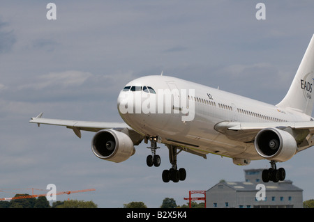 Airbus A310 EADS Air Refuelling tanker coming in to land Farnborough Air Show 2008 Stock Photo