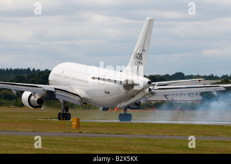 Airbus A310 EADS Air Refuelling tanker landing Farnborough Air Show 2008 Stock Photo