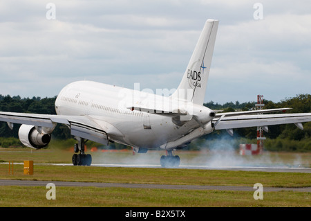 Airbus A310 EADS Air Refuelling tanker landing Farnborough Air Show 2008 Stock Photo