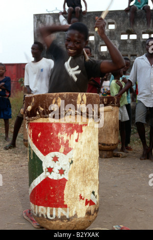 Children playing drums on roadside, Burundi Stock Photo