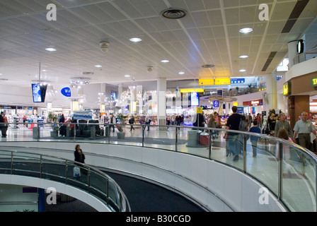 Departure hall at Gatwick north terminal Stock Photo - Alamy