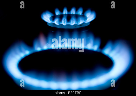 gas flame fire heat heating bill rising cook cooking cooker ring blue north sea lpg liguid petrolium natural mains companies uti Stock Photo