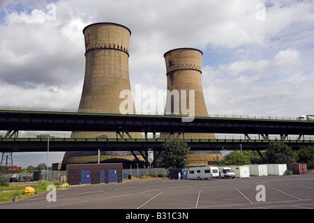 Cooling towers at Sheffield Tinsley viaduct adjacent to the M1 Motorway Stock Photo