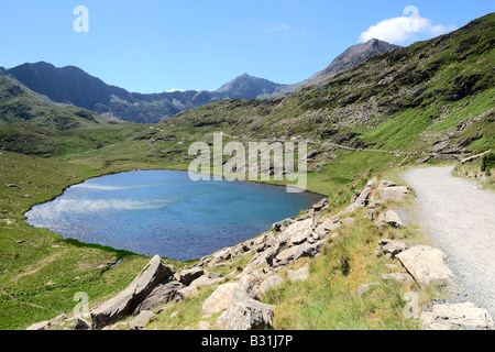 Looking along the Miners Track past Llyn Teyrn towards the summit of Mount Snowdon in North Wales Stock Photo