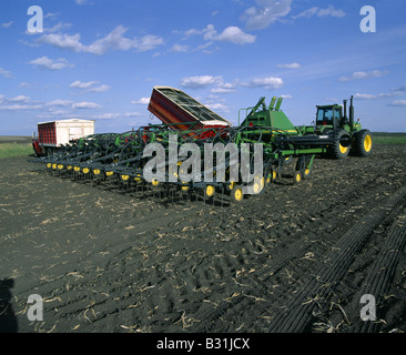 FILLING AIR DRILL WITH SEED AND FERTILIZER NORTH DAKOTA Stock Photo