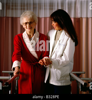 PHYSICAL THERAPIST & ELDERLY PATIENT, HOSPITAL IN PHILADELPHIA, PA, USA Stock Photo