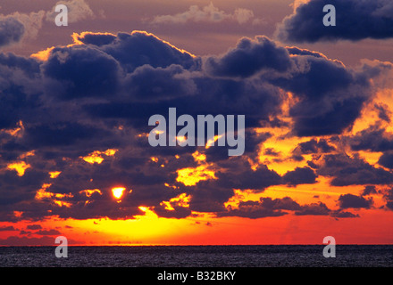 DRAMATIC SUNSET OVER LAKE ERIE, VIEWED FROM VINEYARDS NEAR TOWN OF NORTH EAST, PENNSYLVANIA, USA Stock Photo