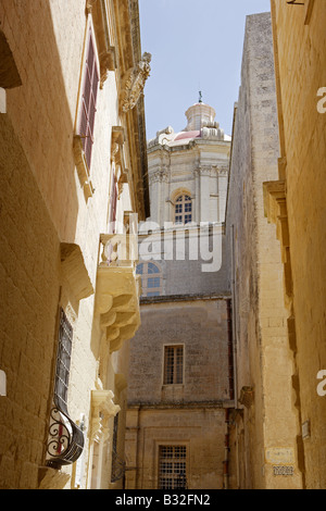 Narrow street and dome of Mdina Cathedral, Mdina, Malta Stock Photo