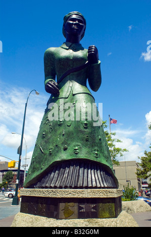 Swing Low 2007 by the sculptor Alison Saar is the centerpiece of the Harriet Tubman Memorial on St Nicholas Avenue in Harlem Stock Photo