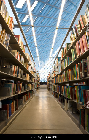 Seattle Central Library, Book Spiral. Spiral book storage organized according to the Dewey Decimal Classification...