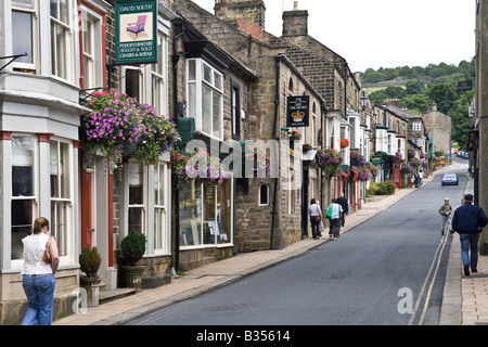 HIGH STREET SHOPS PATELEY BRIDGE VILLAGE NIDDERDALE YORKSHIRE ENGLAND ...