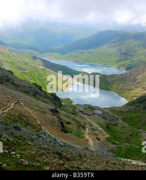 The view down the Pyg Track overlooking Llyn Glaslyn and Llyn Llydaw on the upper slopes of Mount Snowdon Stock Photo