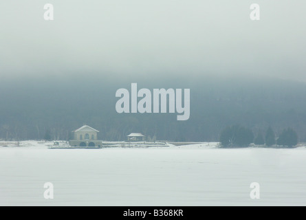 VIEW OF THE FROZEN LAKE MICHIGAN AND THE HISTORIC BOATHOUSE ON ROCK ISLAND DOOR COUNTY WISCONSIN IN FOGGY WINTER WEATHER Stock Photo