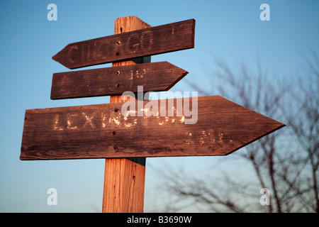 OLD WORN OUT WOODEN ROUTE 66 SIGN IN LEXINGTON ILLINOIS USA ROUTE 66 Stock Photo