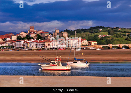 Boats and view to San Vicente de la Barquera, Cantabria, Spain Stock Photo