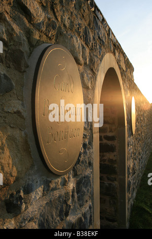 Sign in Welsh at sunset for the Physic Garden Cowbridge Stock Photo